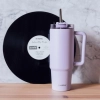 Quokka Stream - Kubek termiczny ze stali nierdzewnej 950 ml ze słomką (Purple)