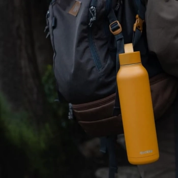 Quokka Solid With Strap - Butelka termiczna ze stali nierdzewnej 630 ml z paskiem (Mustard)