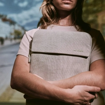 Incase Crosstown Sleeve with Woolenex - Pokrowiec z kieszenią MacBook Pro 14