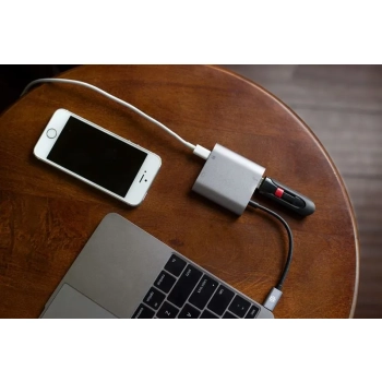 Kanex USB-C VGA Adapter with Power Delivery - Adapter z USB-C na USB 1,5 A, USB-C Power Delivery 60 W + VGA Full HD (Anodized Aluminum)